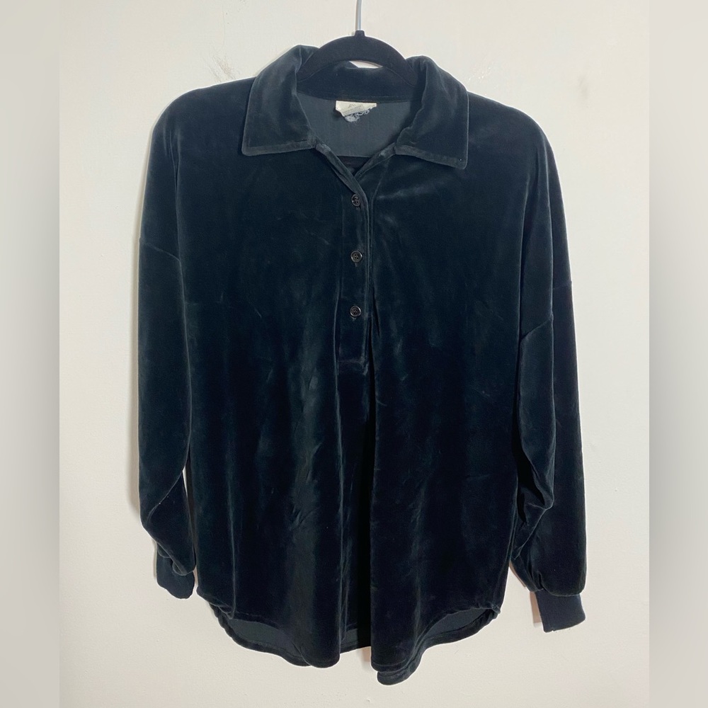 Womens Size Medium Oversized Solid Black Collared Henley Velvet Long Sleeve Top